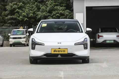 小鹏MONA M03的空间哲学：13万级的掀背轿车，凭什么让一家都满意