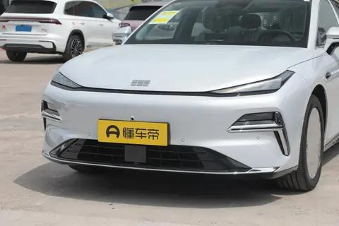 星耀8限时抄底中大型电混轿车闭眼冲