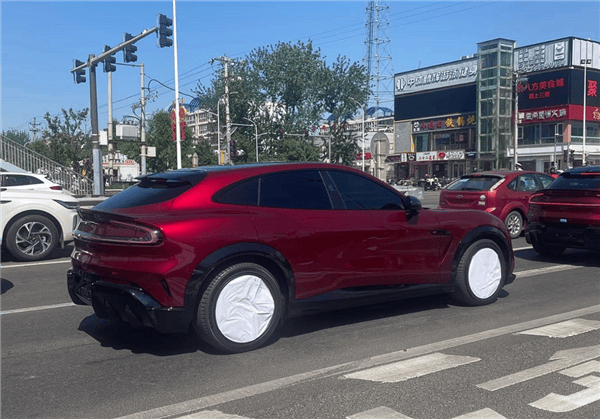车厘子红小米YU7 GT实车亮相！双电机超千匹马力 续航达705km-业界动态-ITBear科技资讯