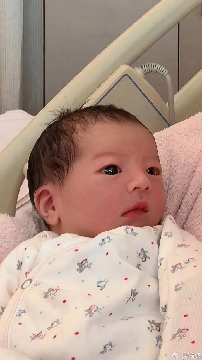 郭富城老婆方媛发文回应三胎得女:性别从不是我们爱的条件
