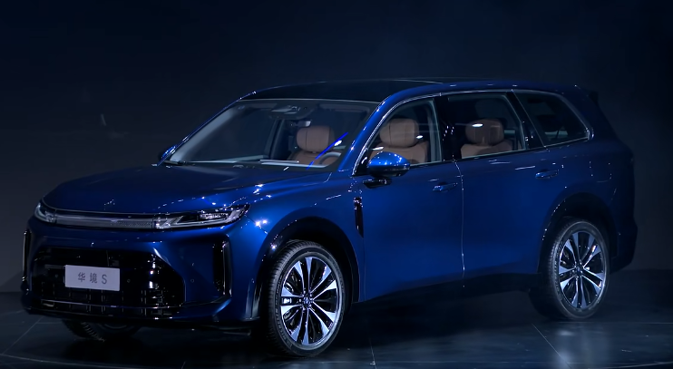 从小神车到大六座!五菱联手华为,杀进15万级家用SUV