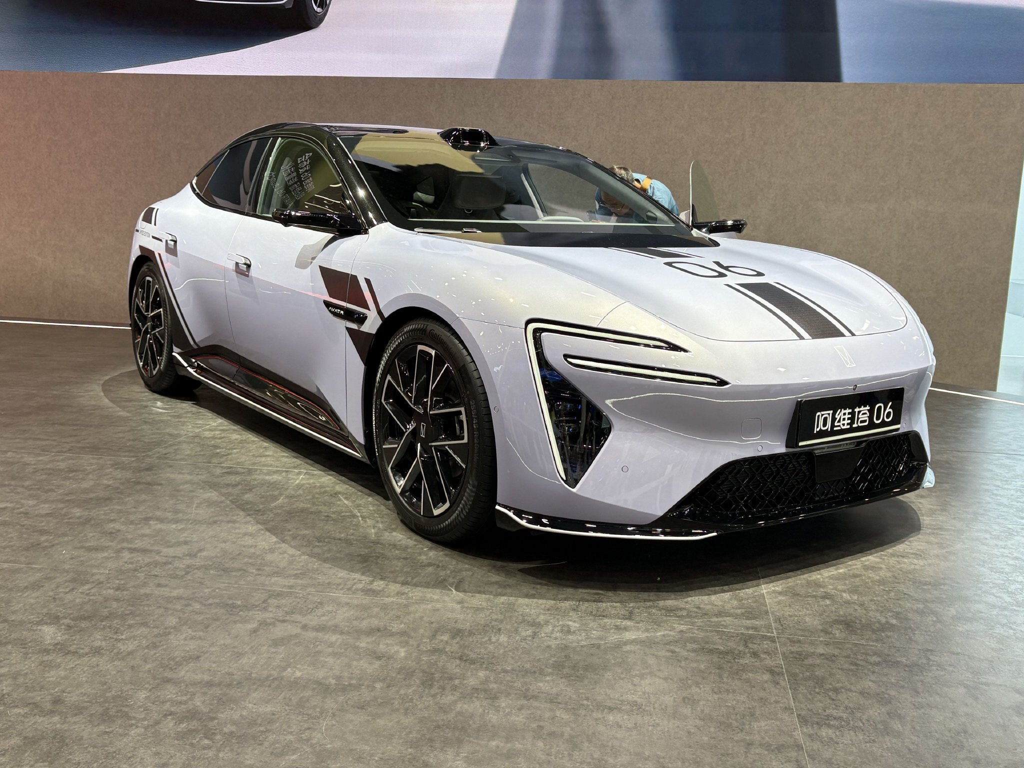 车展速递｜长安汽车加码增程车市场 阿维塔06 Ultra增程版、猎手K50上市 |　每日经济网