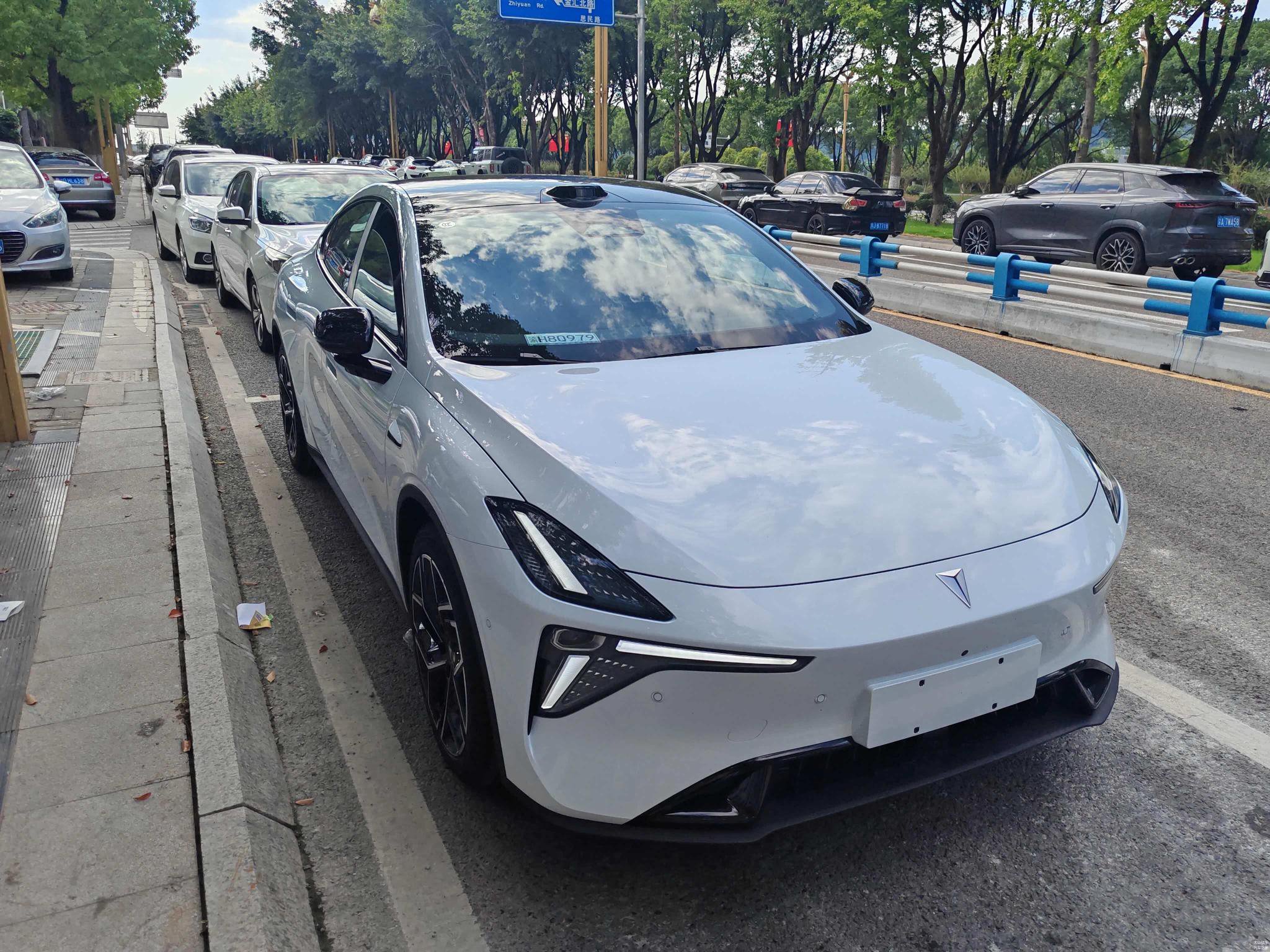 增程/纯电任选,配激光雷达+主动悬架,深蓝L06实车现身街头