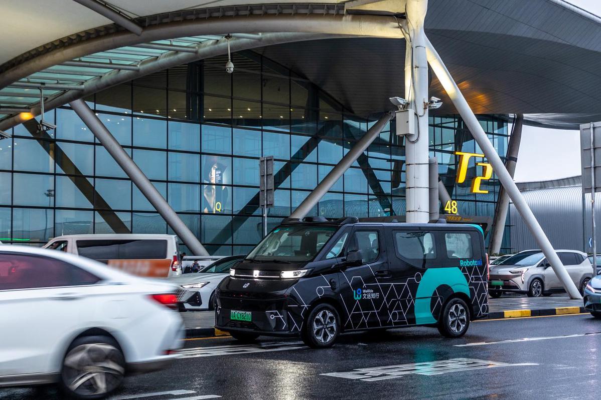 国内首个覆盖一线城市核心城区的24小时Robotaxi服务网络在广州开通