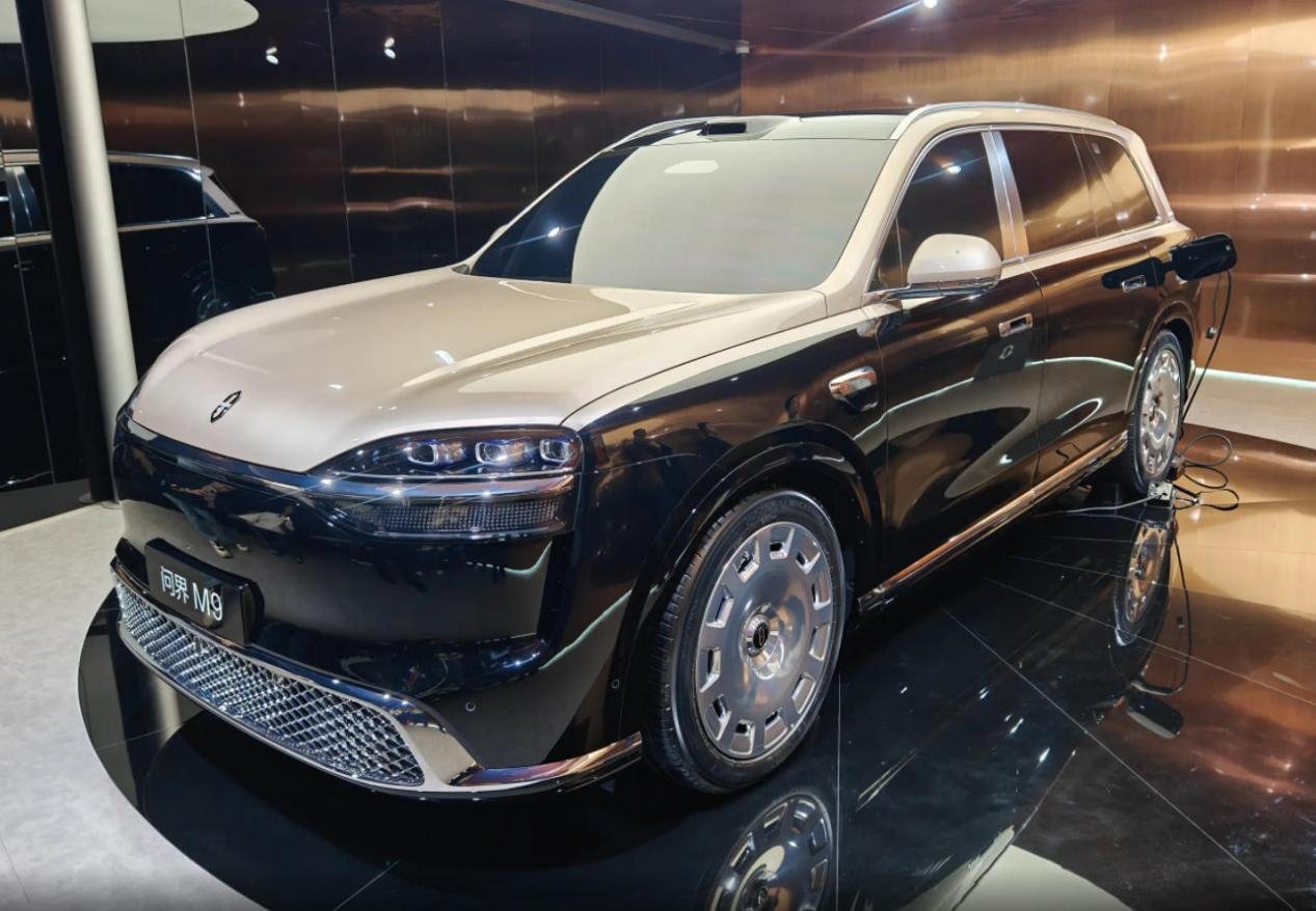 26款问界M9对比25款，多5个激光雷达，贵了3万? | BitAuto