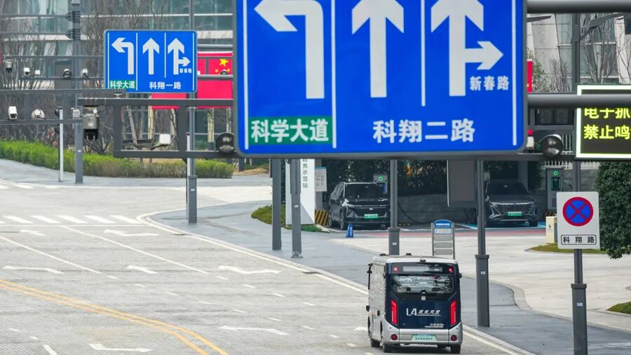 算法工程师可能不会开车,系统开车其实不如老司机……揭开智能驾驶背后“不能说的秘密”