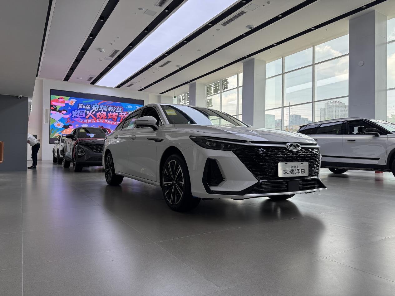 预算10万选燃油轿车,说说奇瑞艾瑞泽8的优点和缺点