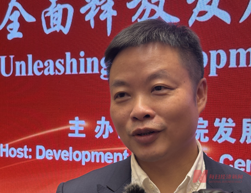 专访小鹏汽车董事长何小鹏：5年内飞行汽车能成为大家的日常通勤工具，未来汽车也是具身智能产品_每日经济新闻