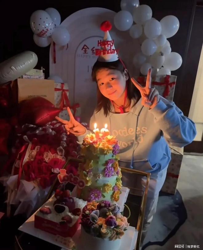 全红婵停更一个月后终于发动态了，第一句话就是爱你妈妈