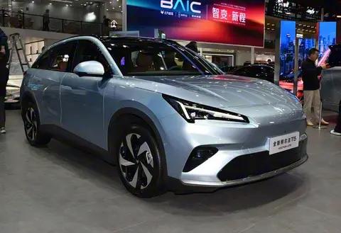 2025广州车展：全新极狐阿尔法 T5 凭啥成 15 万级焦点？