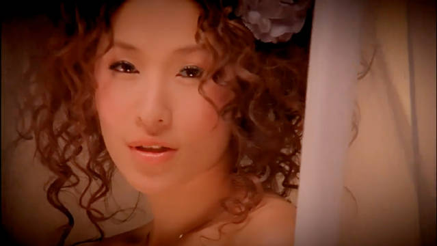 萧亚轩《爱上爱》发行23周年，融合多元曲风展现音乐才华