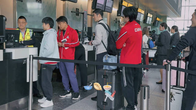 王楚钦脖子不疼吗？这么老看着孙颖莎