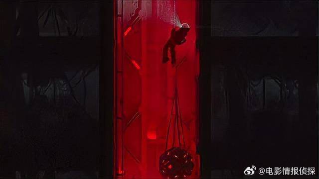 火石和姥爷都在最后面，不料滑轮撑不住，姥爷命悬一线