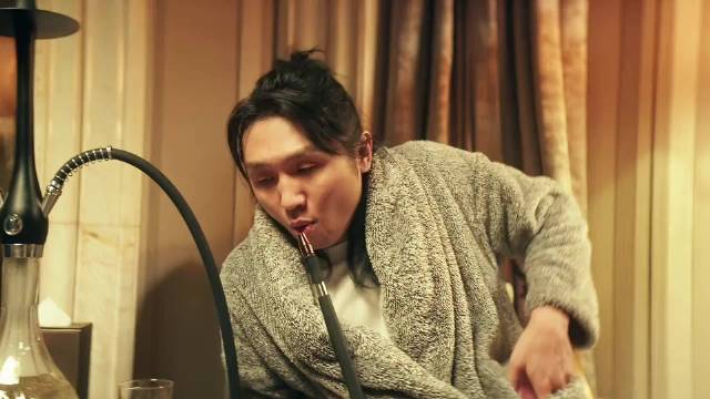 富豪伪装低保户穷养儿子培养接班人
