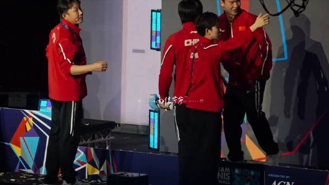存一个伦敦世乒赛大合照我们是冠军！