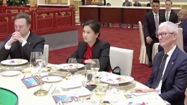 特朗普欢迎宴会上周群飞与马斯克库克同席