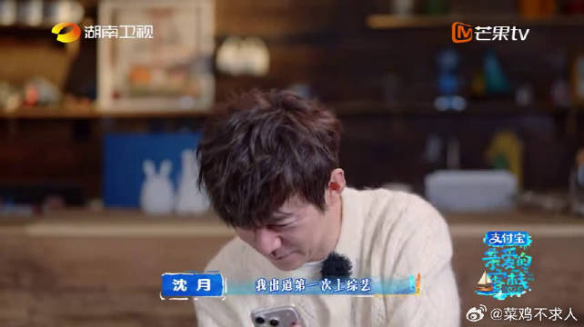 何炅白发引关注，陪伴观众成长多年