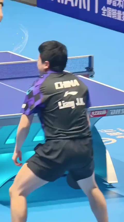 梁靖崑上演绝境逆转让二追三战胜勤布伦，太燃了男子团体赛乒乓球