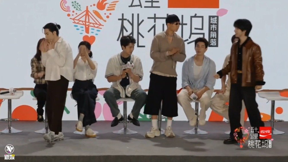 贺峻霖桃花坞发布会教萧敬腾阿如那跳复仇摇