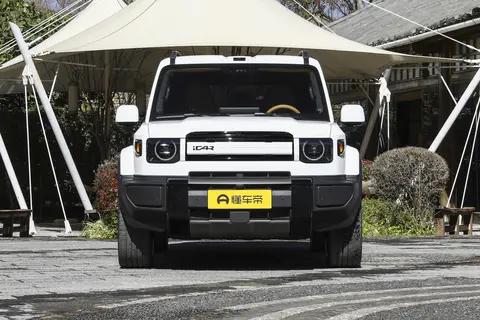 76.53%高强度钢车身,iCAR V27猎鹰700出行防护,到店享受试驾感受