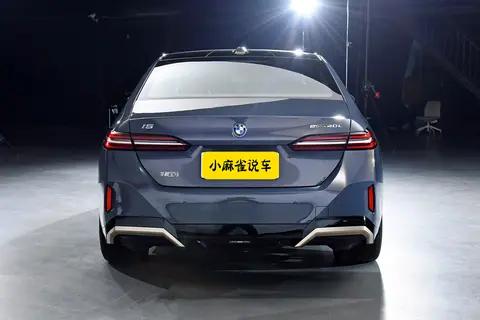 宝马i5冬季续航测试,表现优异,同级车型中的一流水平