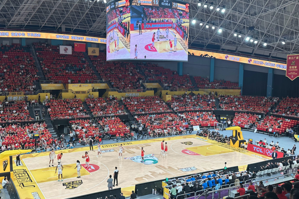 CBA半决赛：广厦拒绝深圳逆转，胡金秋20分8板+孙铭徽12分