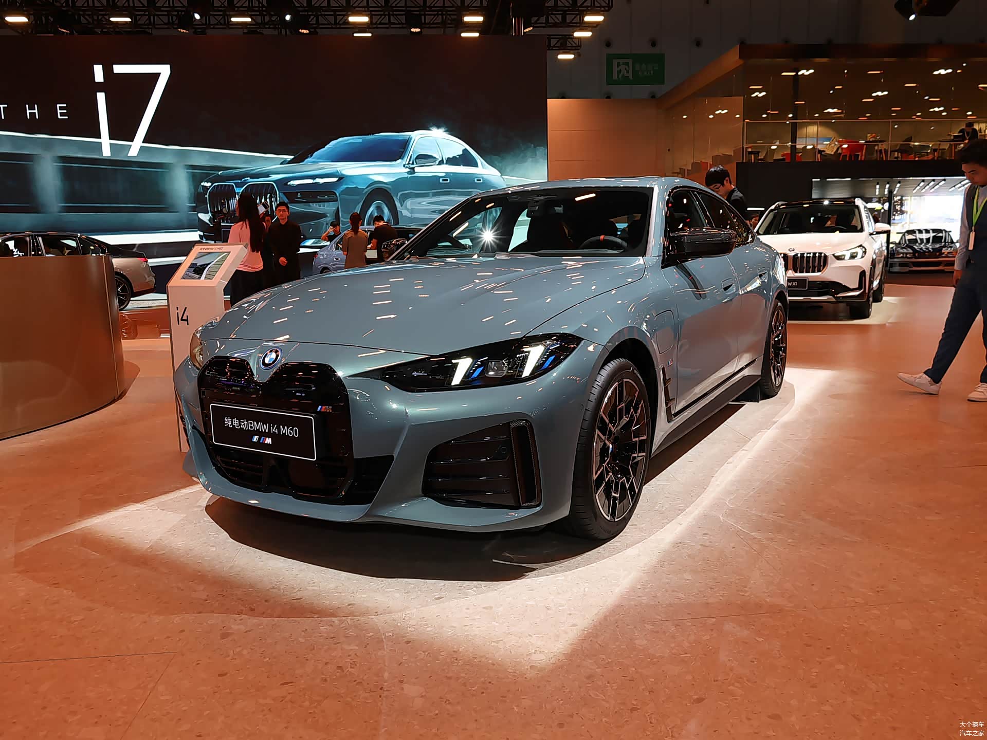 成都车展:宝马i4 M60上市: 442kW双电机,3.7秒破百,54.99万!