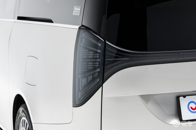 老百姓买得起养得起的大型mpv 29.98万起步就配6座
