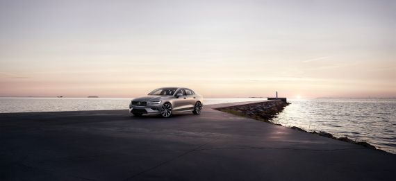 複合動力全面進化 Volvo S60