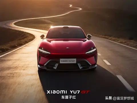 小米YU7 GT街头实拍!990匹“红魔”SUV即将登场!