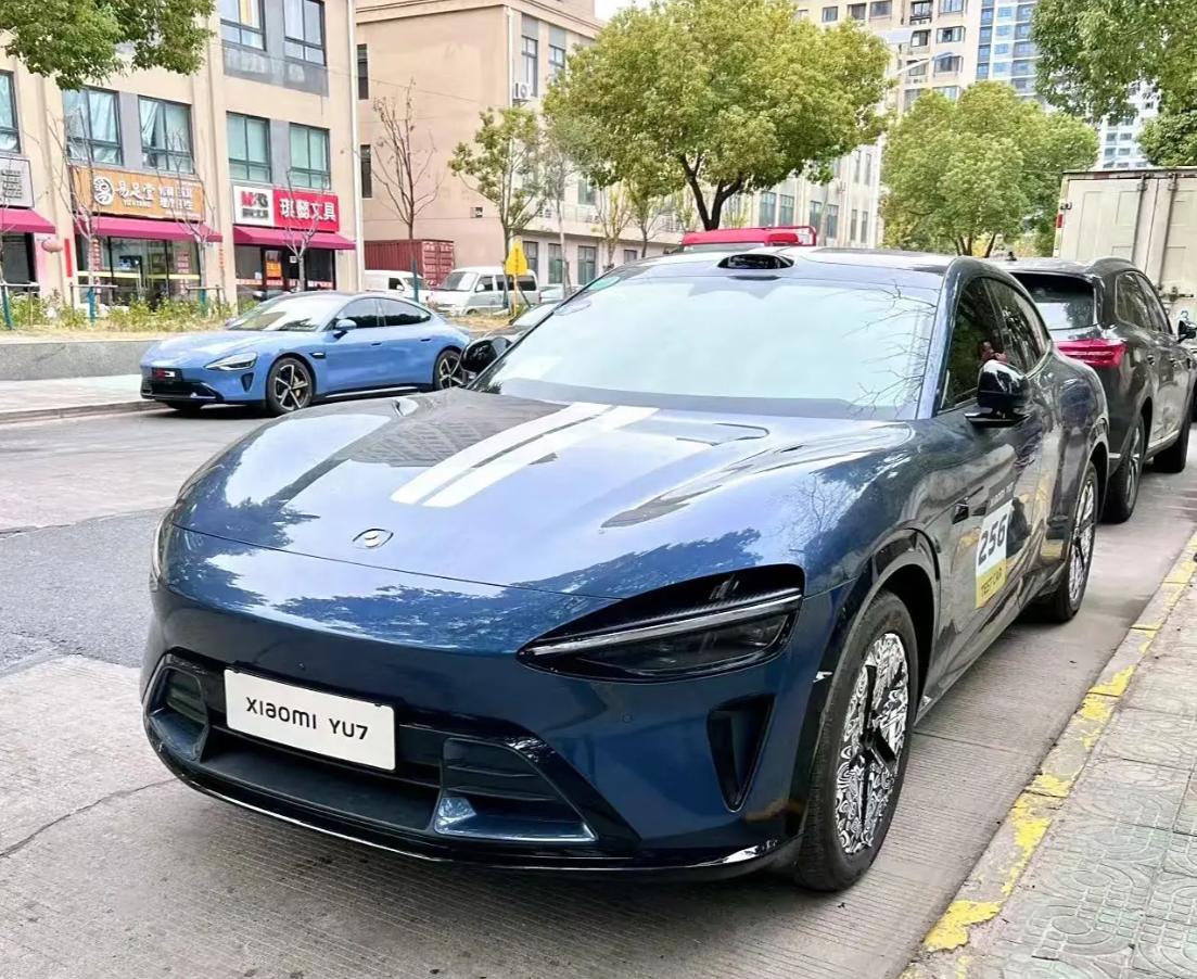 小米YU7实车出街,3米轴距运动姿态,单电机版有望30万内