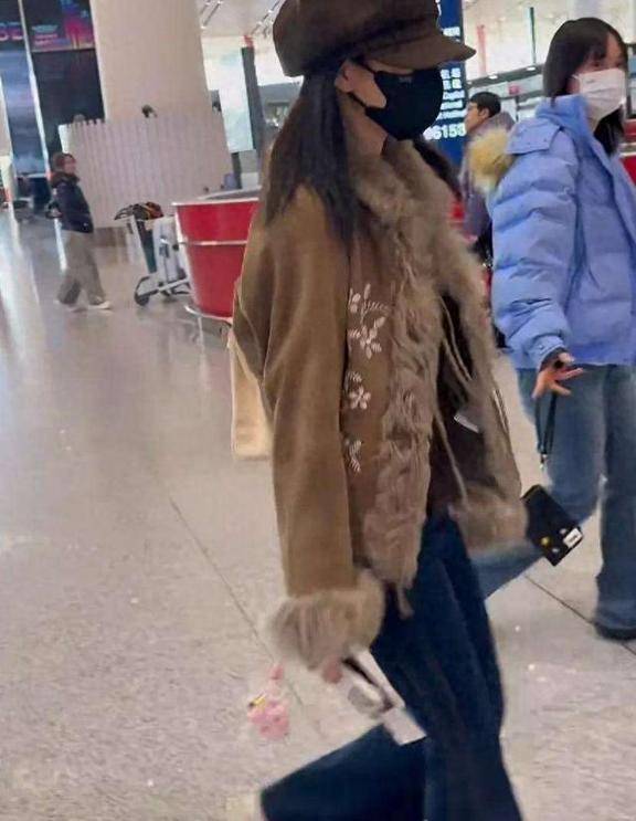 白鹿曾舜晞四人再次出国，娱乐圈少见的真朋友私下聚得比拍戏还勤