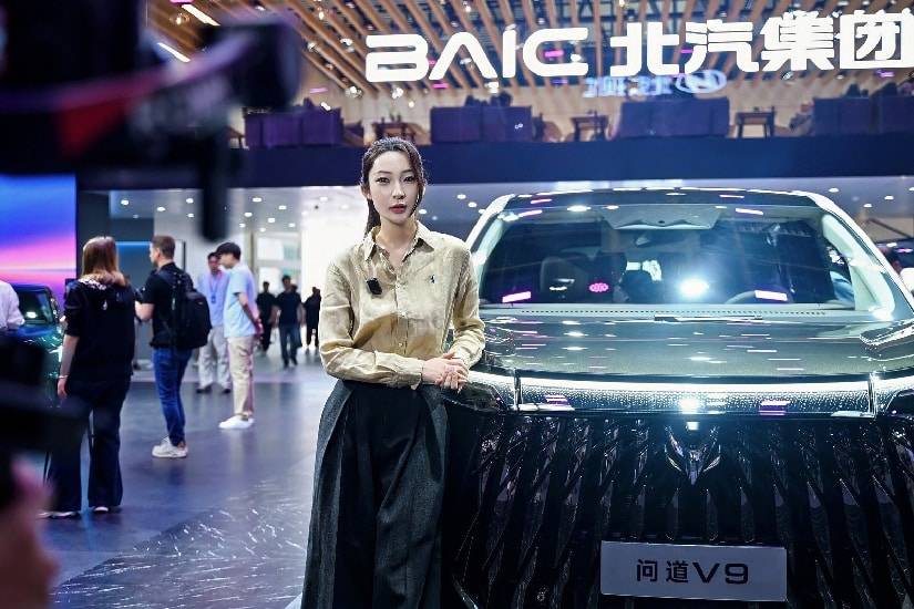驾控续航舒适智驾四张王牌,极狐问道V9预售引爆高端局
