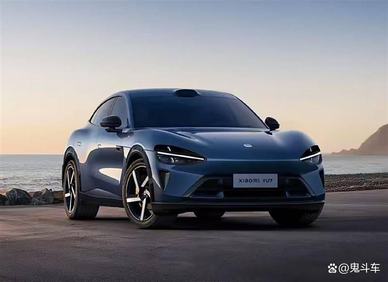小米YU7单电机版实车曝光 特斯拉Model Y焕新版迎来强敌 该咋选?