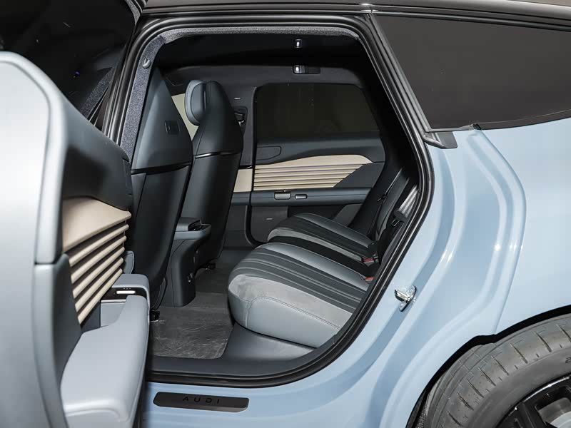 奥迪E5 Sportback后排空间宽敞吗