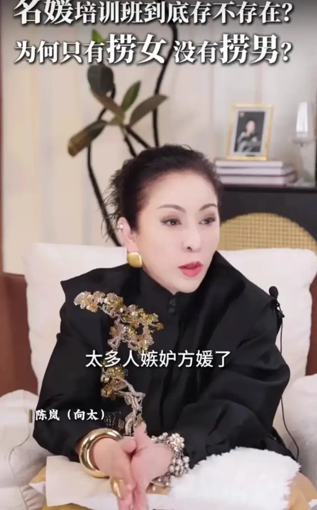 方媛凌晨发文澄清，网友不买账：这是在家里卑微久了，想在外面扬眉吐气