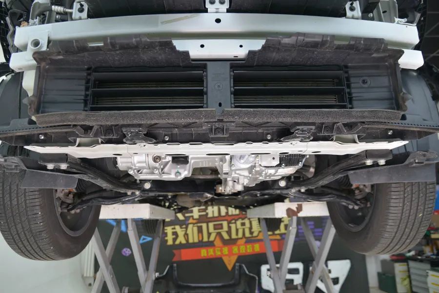 长安CS75P拆车:拆解第三代车型，看看底盘都升级了什么?_新闻
