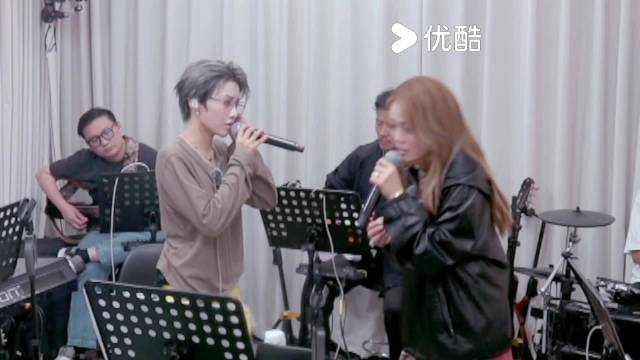 刘雨昕容祖儿献唱《挚友》，诠释未言之憾