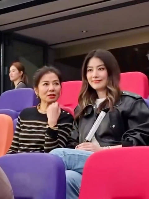 今天一起去看林忆莲演唱会的钟楚红和陈慧琳！