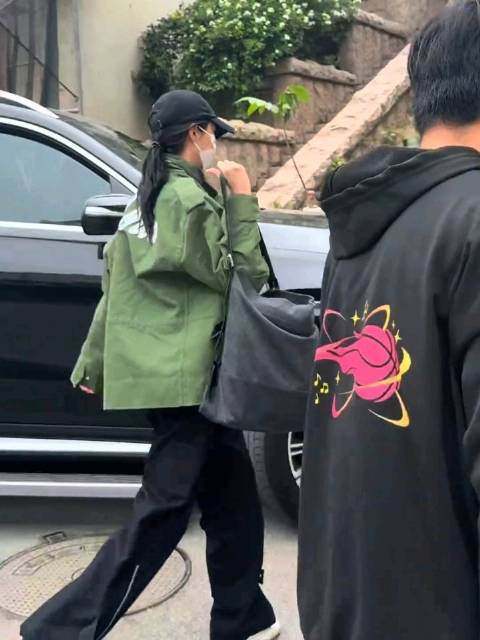 好久不见的踩鞋风，松弛感拉满