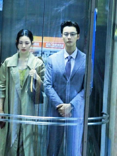 陈伟霆钟楚曦新剧《爱情慢慢》广州荔湾广场路透