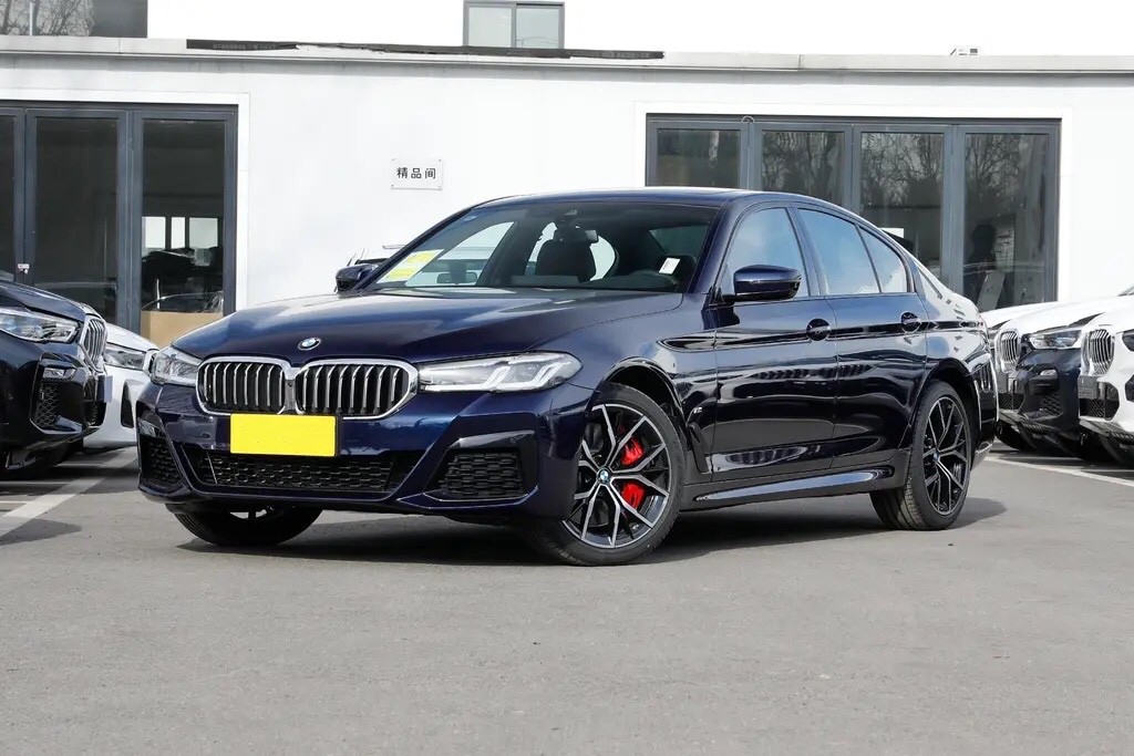 体验进口宝马540i,配3.0T动力,5.1秒破百,预算60万买它值吗?