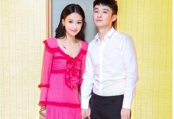 继董子健孙怡后,易烊千玺22岁就结婚?网友:等你毕业我们就领证