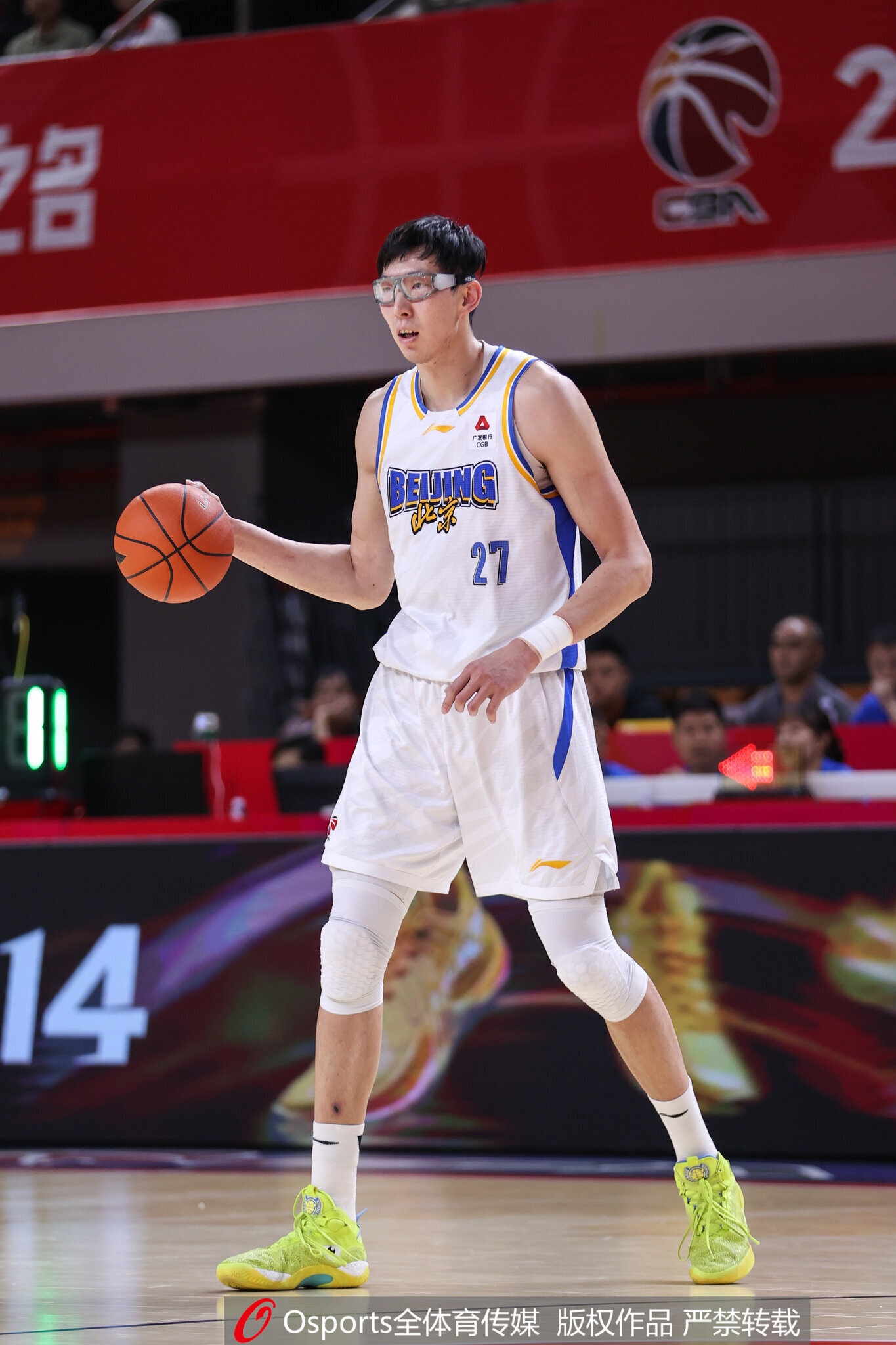 3犯是隐患！周琦半场出战11分钟 3中3拿到6分6板