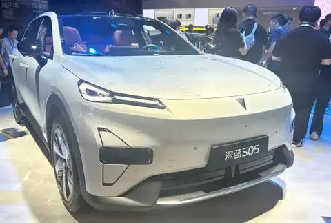 新款深蓝S05在成都车展正式上市,有什么优缺点?