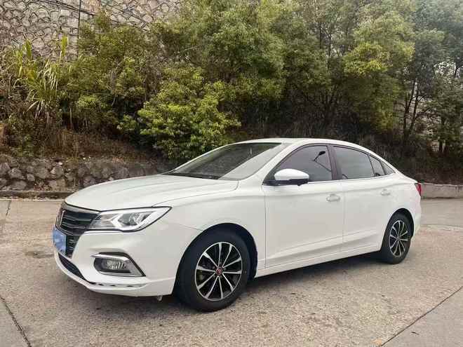 4-6 万预算闭眼入?荣威 i5 二手车避坑指南,年款价差别买错
