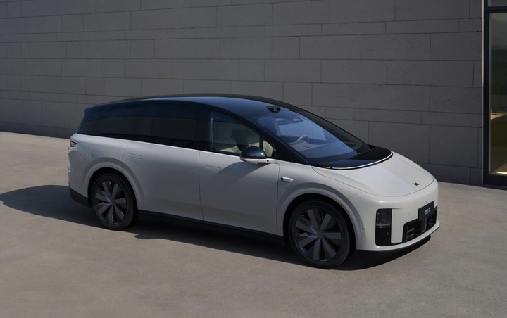理想 i 系列新车 7 月出击，千亿现金押注 AI 与出海，还有一份轿车计划 | 爱范儿