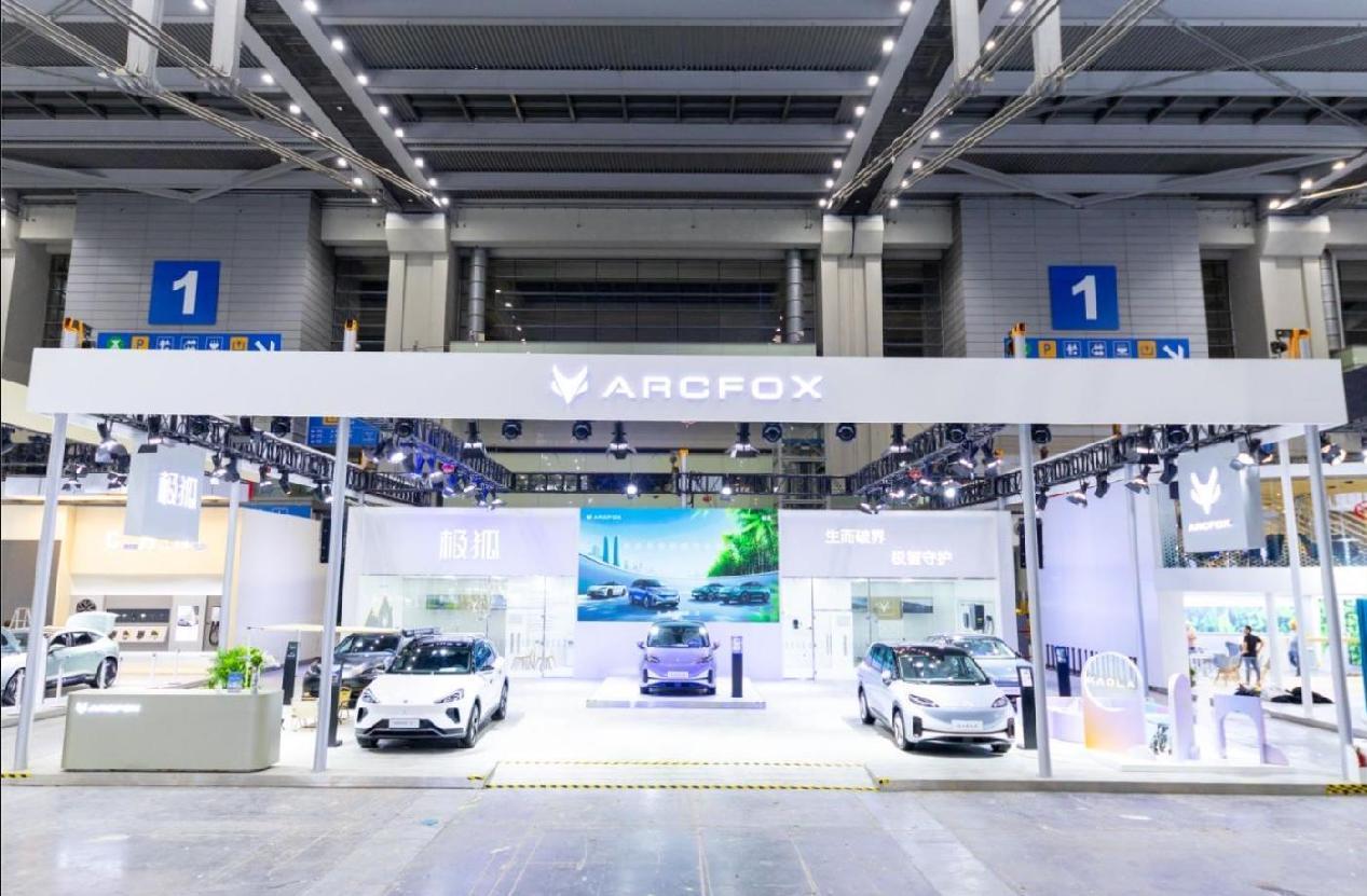 “最强遛娃神车”来到2023深圳国际车展，极狐汽车考拉售价13.18万元起_深圳新闻网