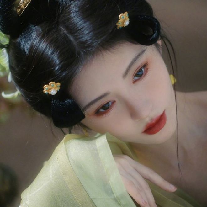鞠婧祎“汉服”新造型，没有刘海后，气质大变!|妆容|发型|抹胸_订阅