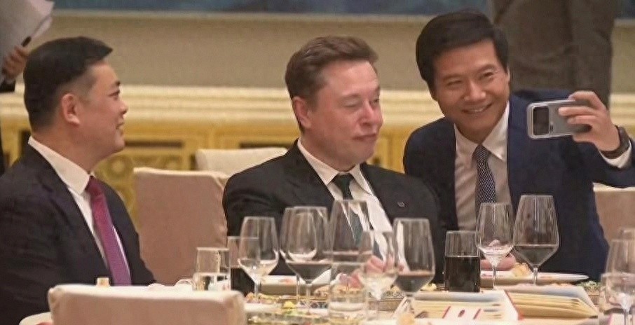 曹德旺或未想到，儿子坐马斯克旁，女儿荣任巨轮"教母"，接连扬名